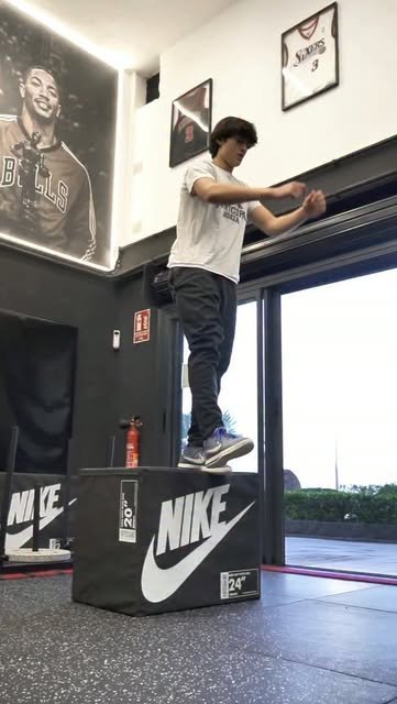 Trabajo de salto sobre cajón en la sala de InBalance